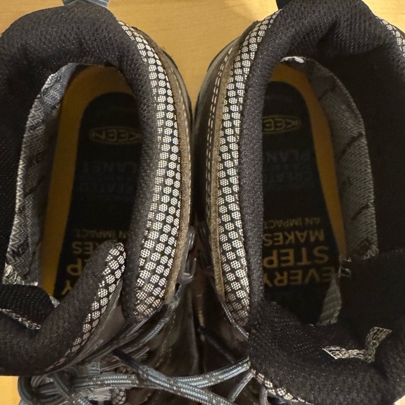KEEN Women’s Hiking Boots 10.5 - Picture 10 of 14